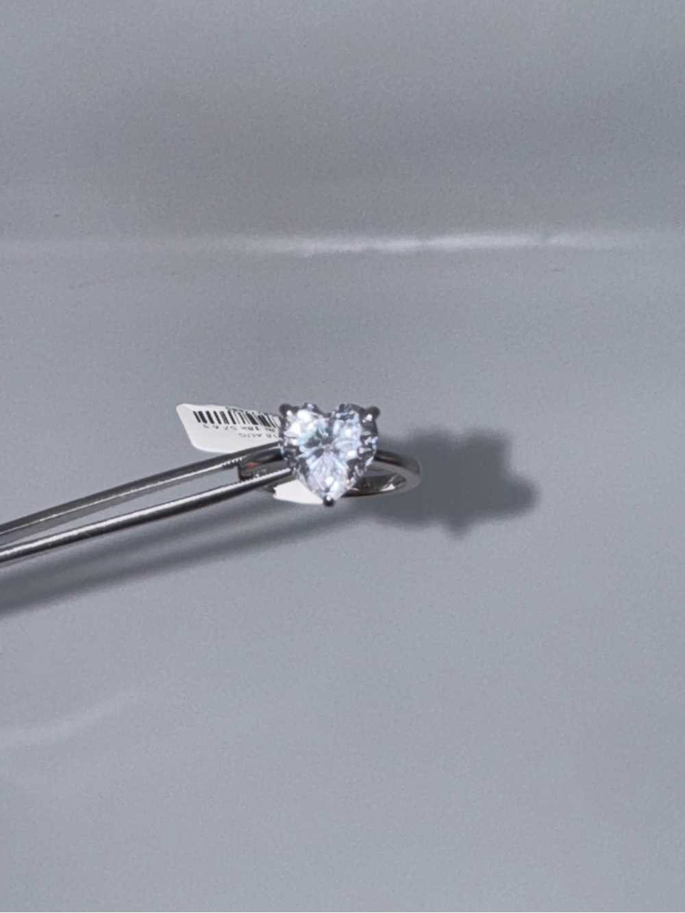 18k 4ct Heart Ring - Picture 11 of 14